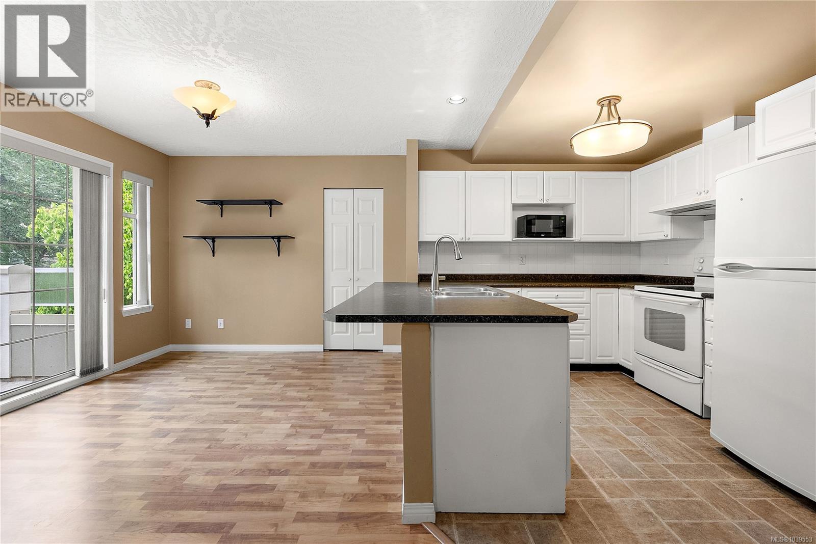 #8 850 Parklands Dr - 11