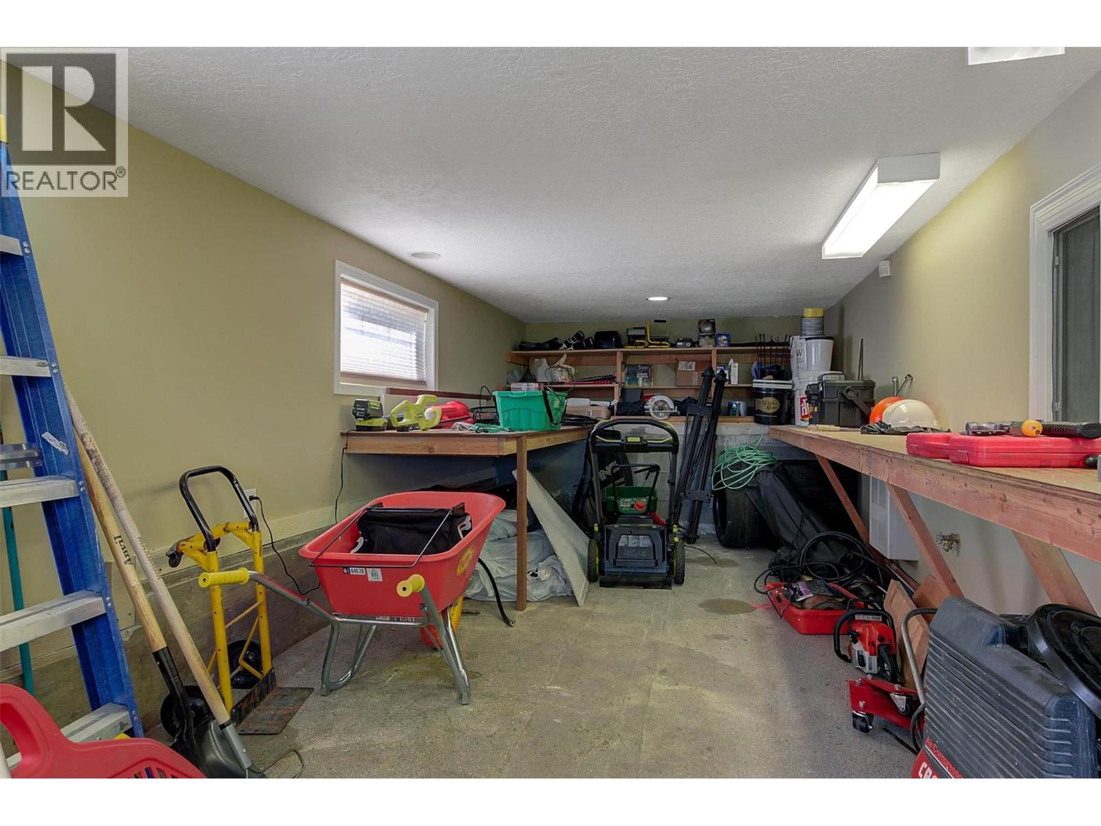 6101 Lipsett Avenue - 45