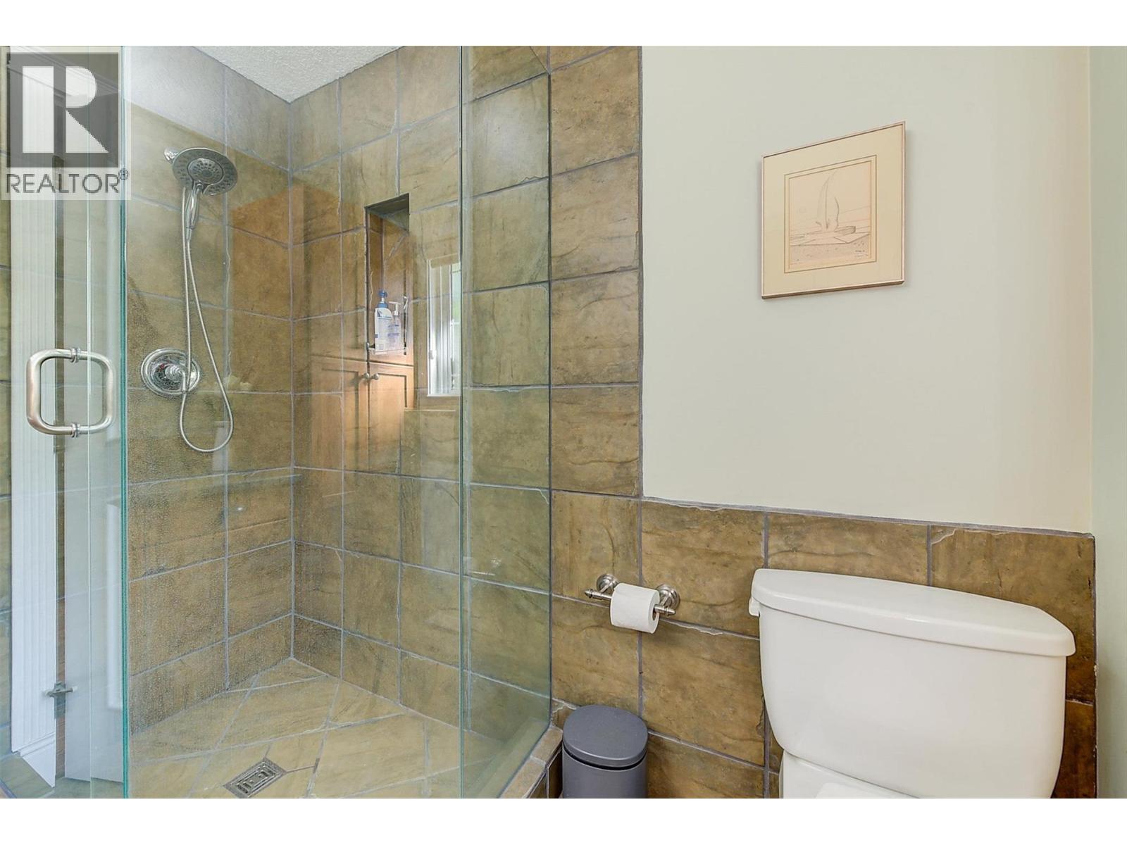 6101 Lipsett Avenue - 35