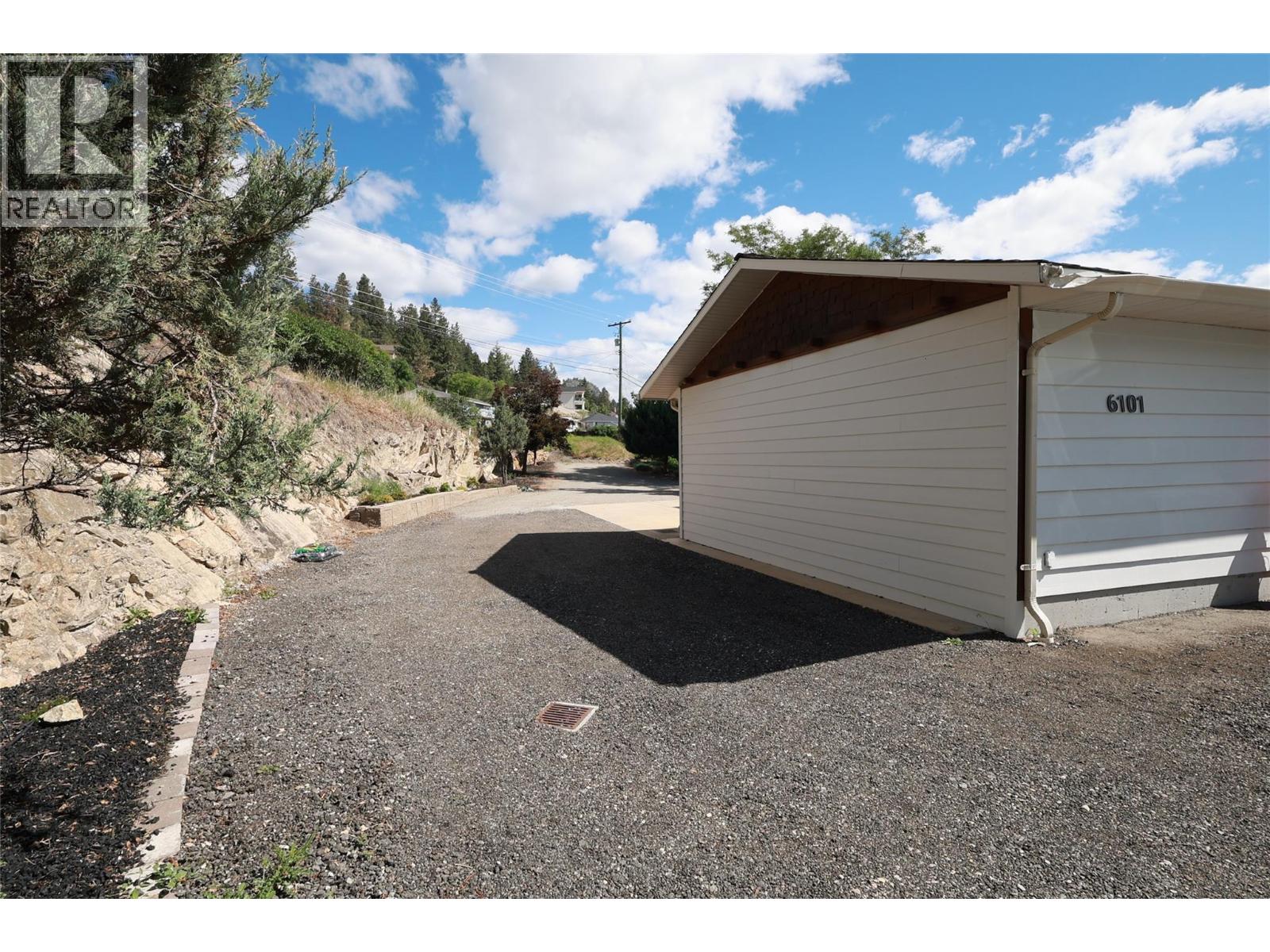 6101 Lipsett Avenue - 85