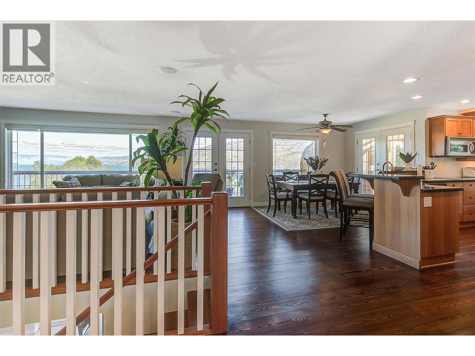 6101 Lipsett Avenue - 40