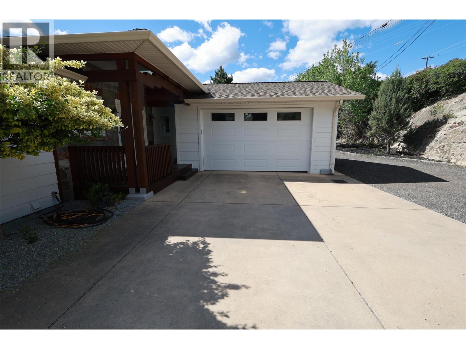 6101 Lipsett Avenue - 71
