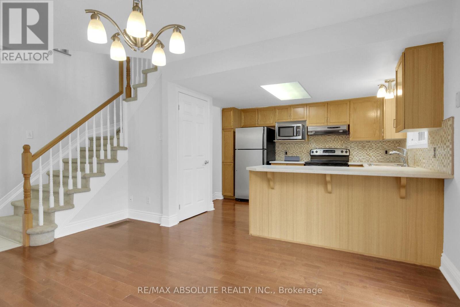 8 RIVERBANK COURT - 12