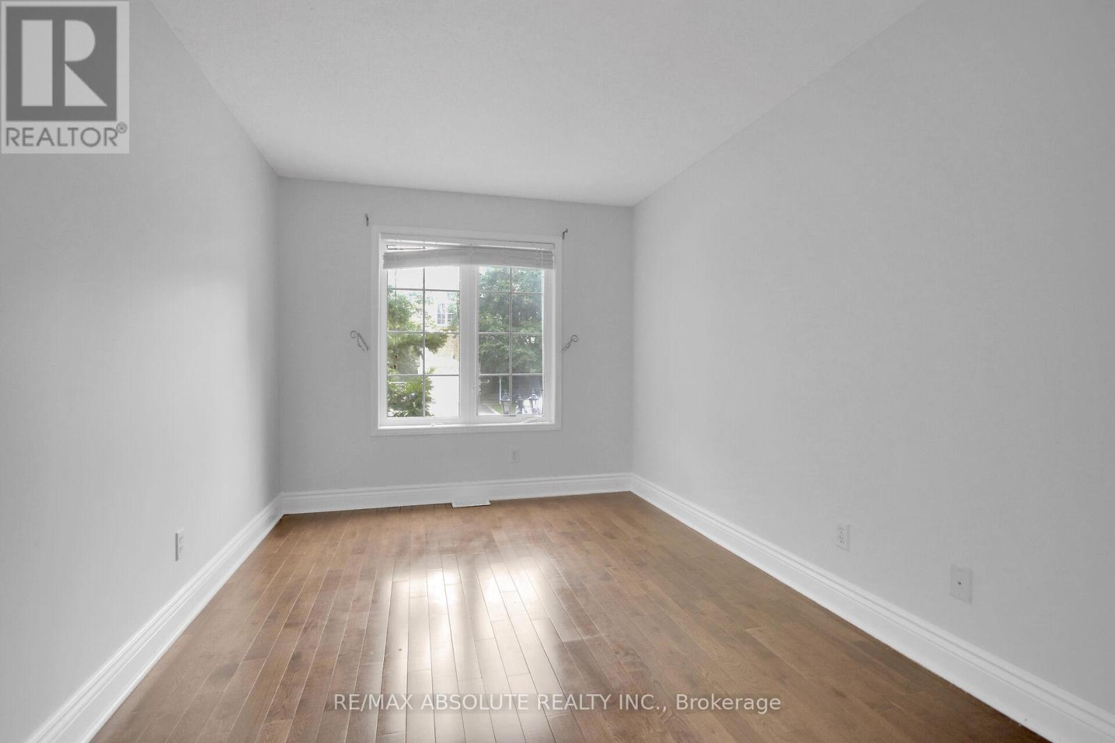 8 RIVERBANK COURT - 13