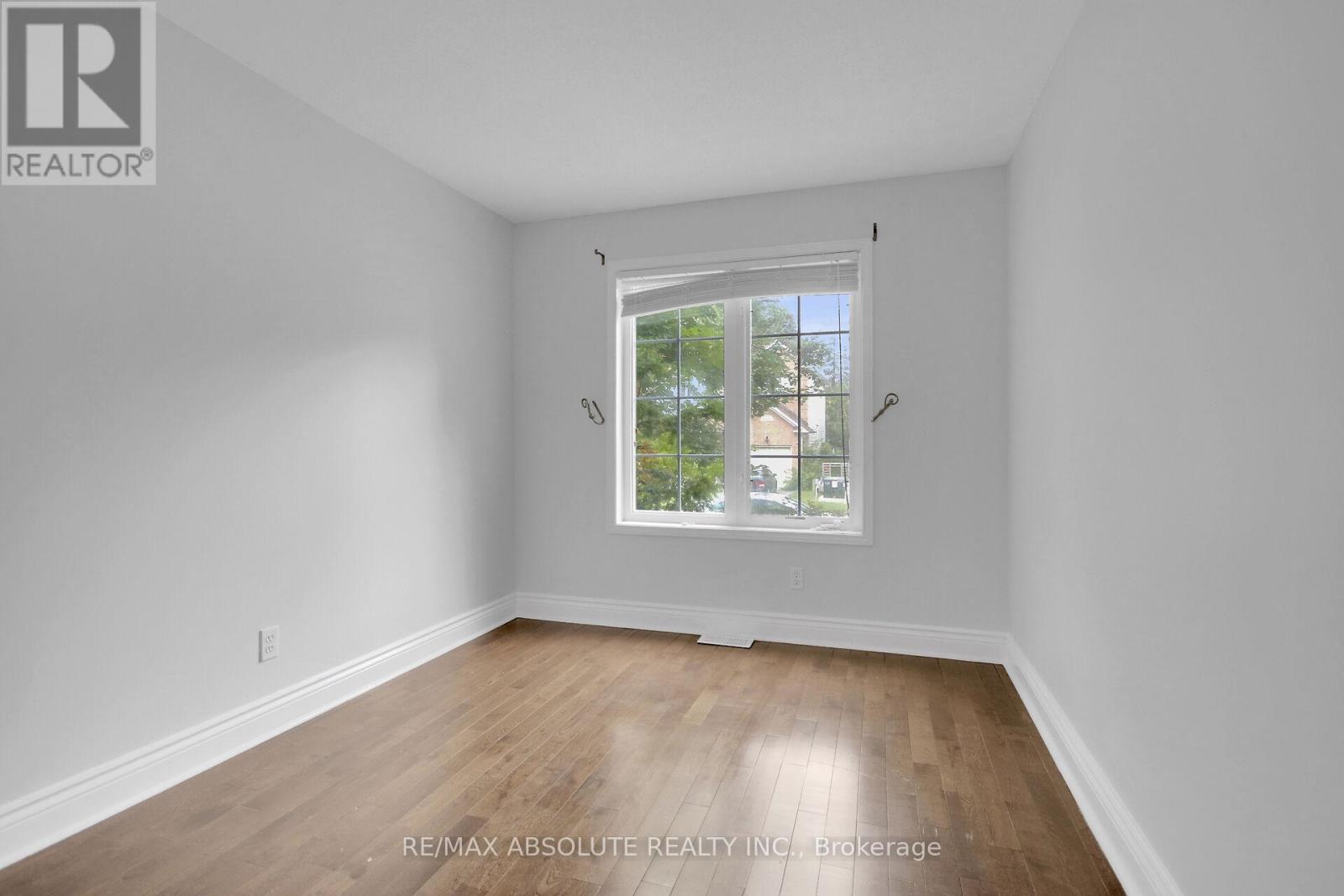 8 RIVERBANK COURT - 15