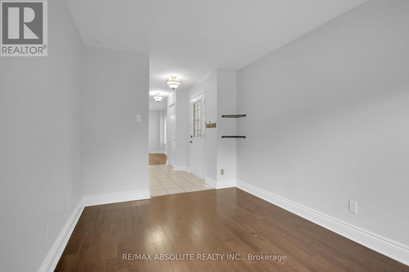 8 RIVERBANK COURT - 16