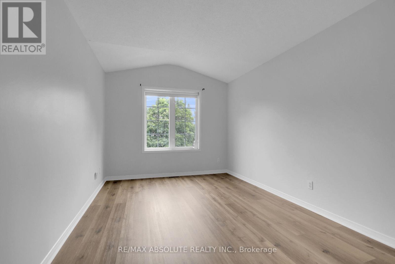 8 RIVERBANK COURT - 21