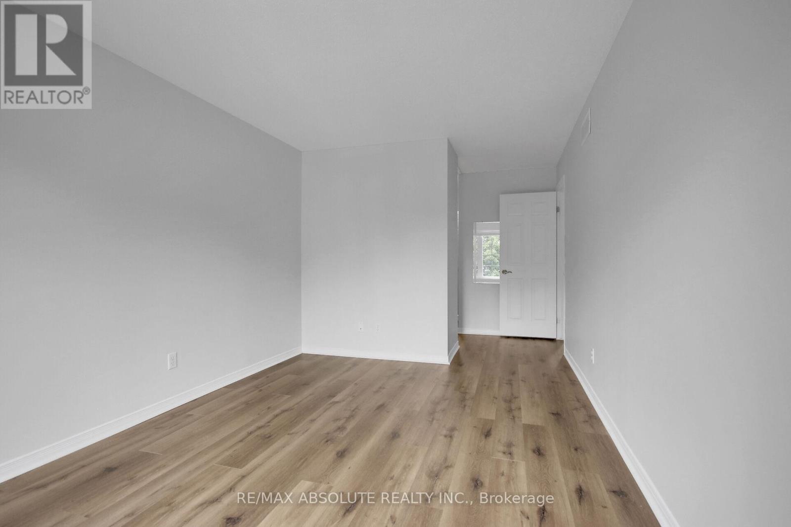 8 RIVERBANK COURT - 22