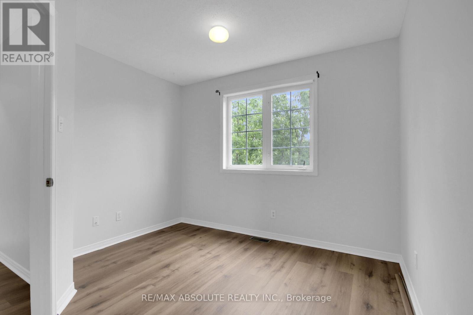 8 RIVERBANK COURT - 25