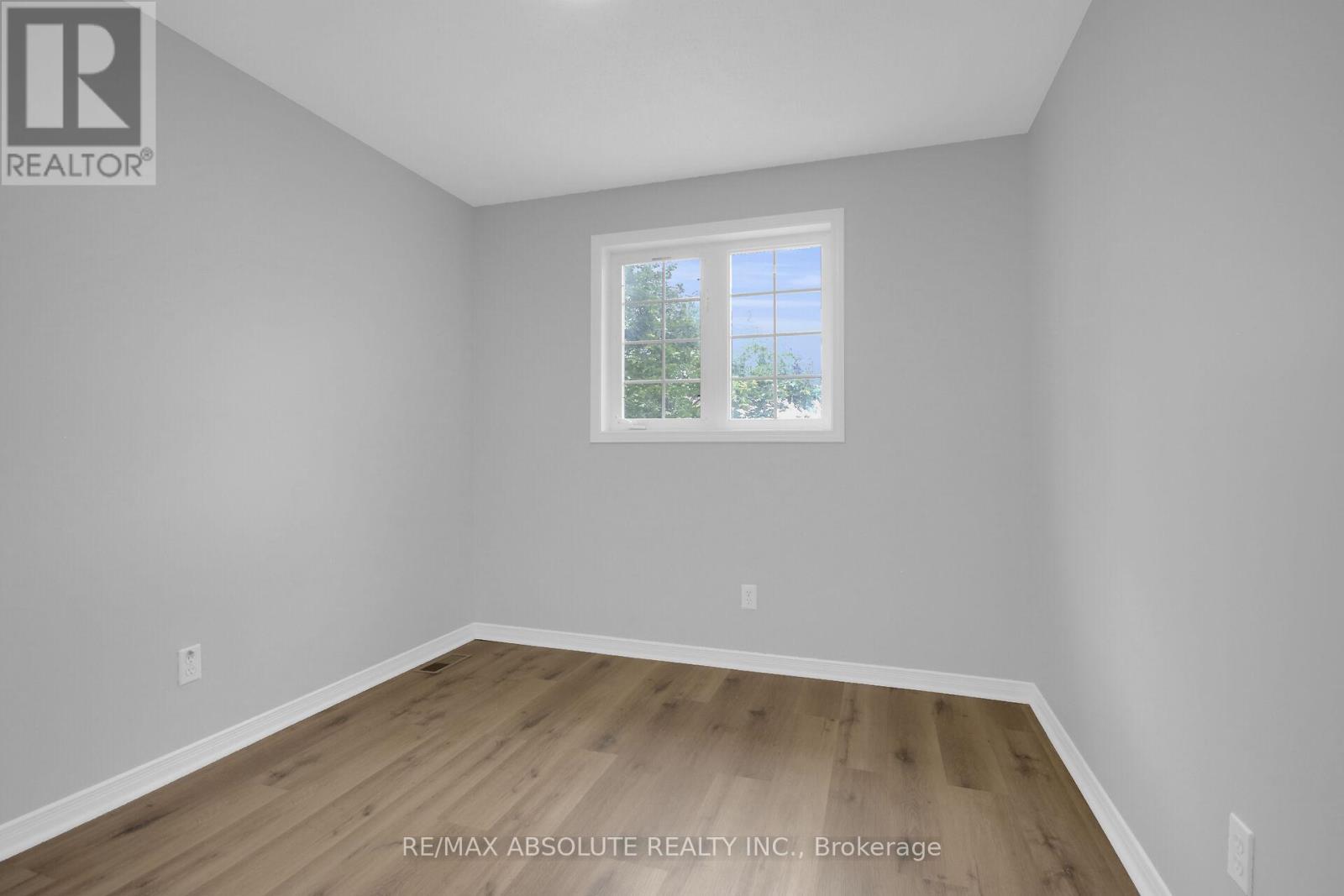 8 RIVERBANK COURT - 27