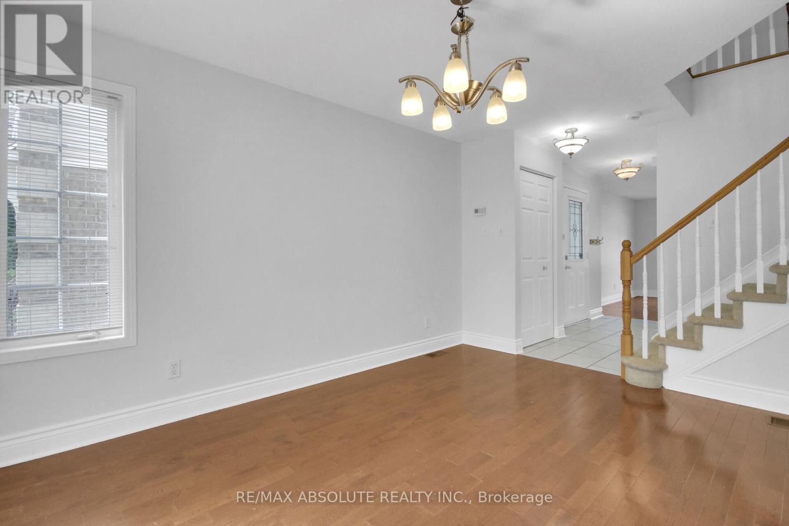 8 RIVERBANK COURT - 5