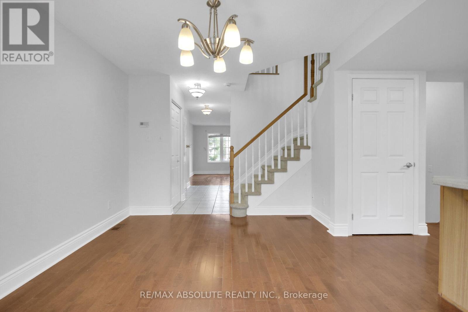 8 RIVERBANK COURT - 6