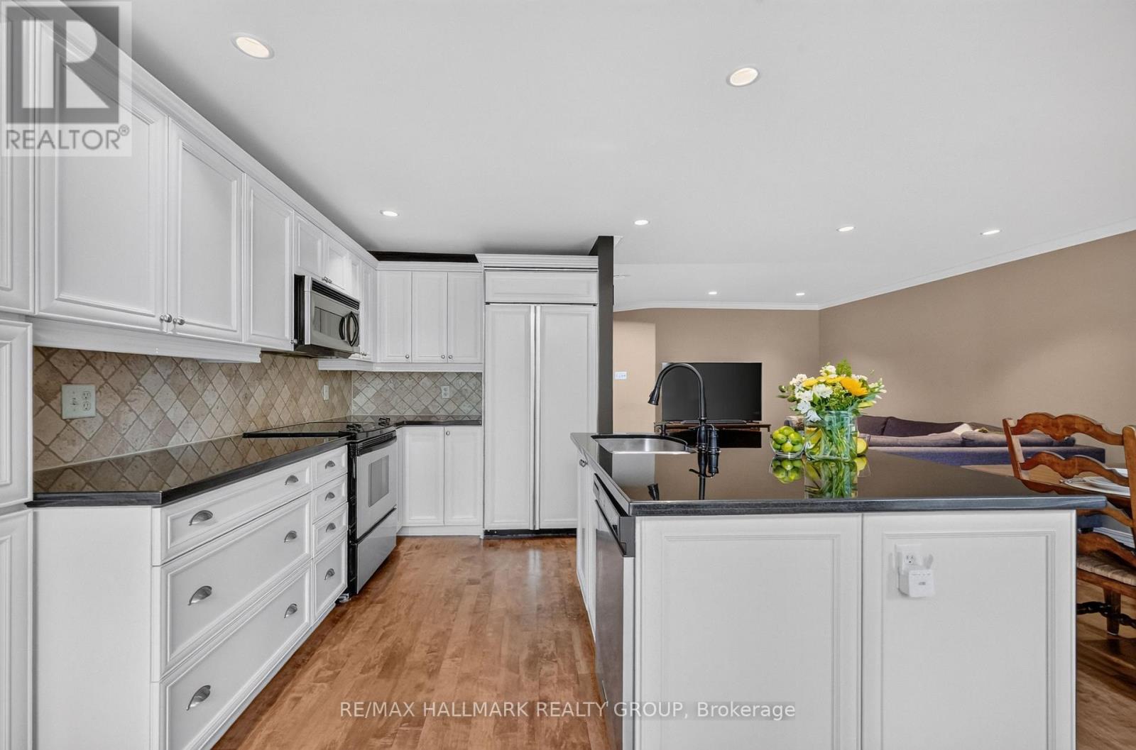 615 AQUAVIEW DRIVE - 12