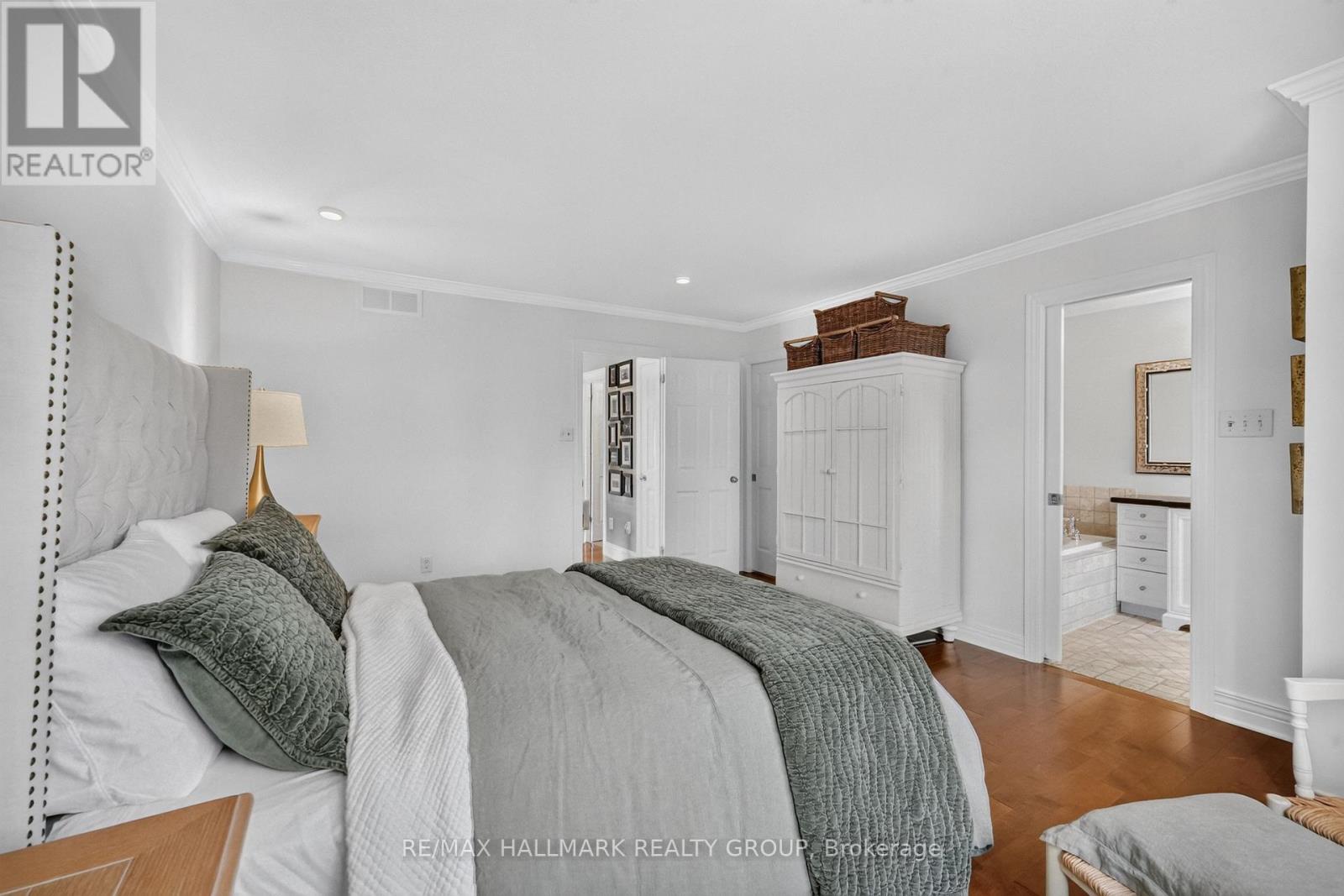 615 AQUAVIEW DRIVE - 18