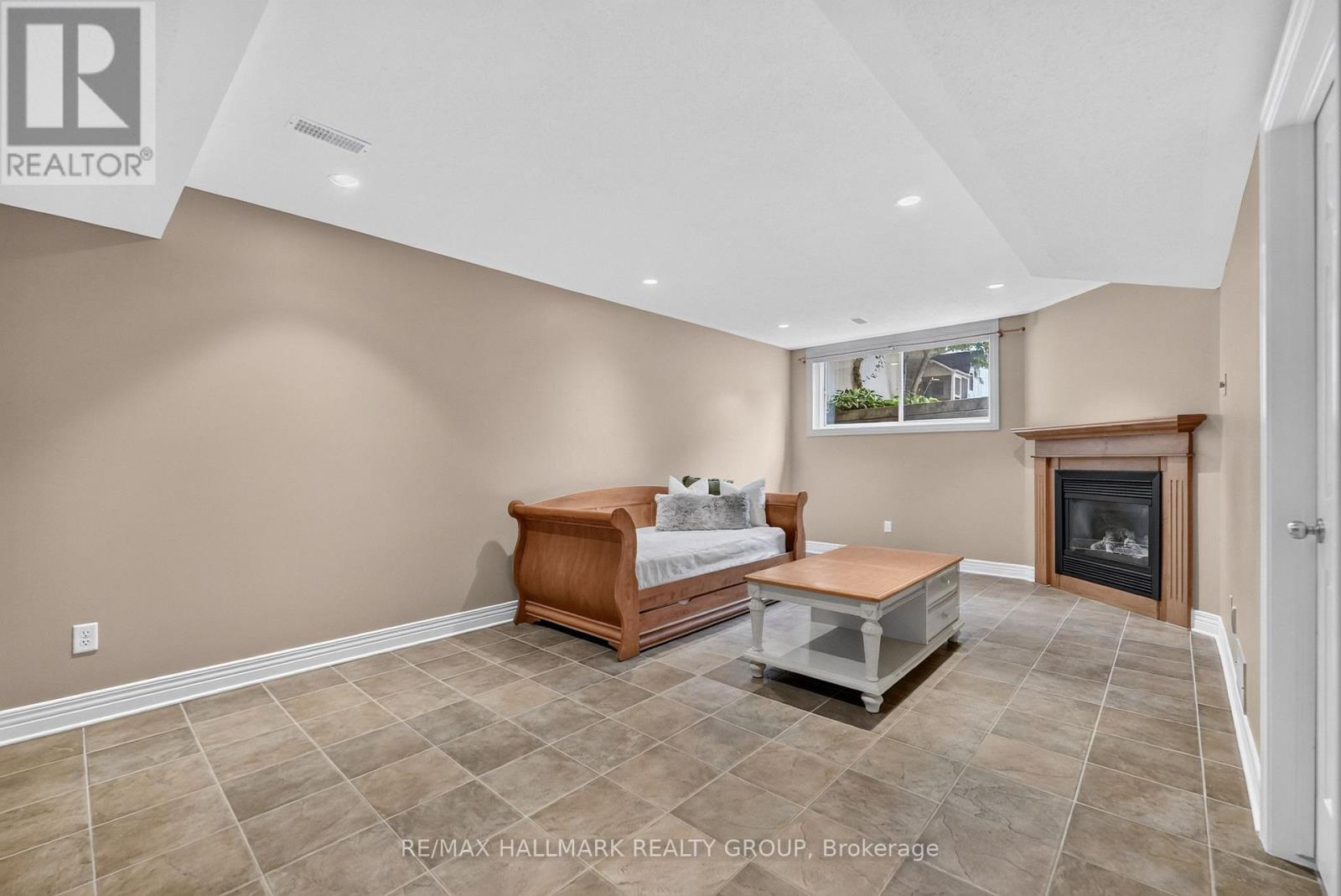 615 AQUAVIEW DRIVE - 25