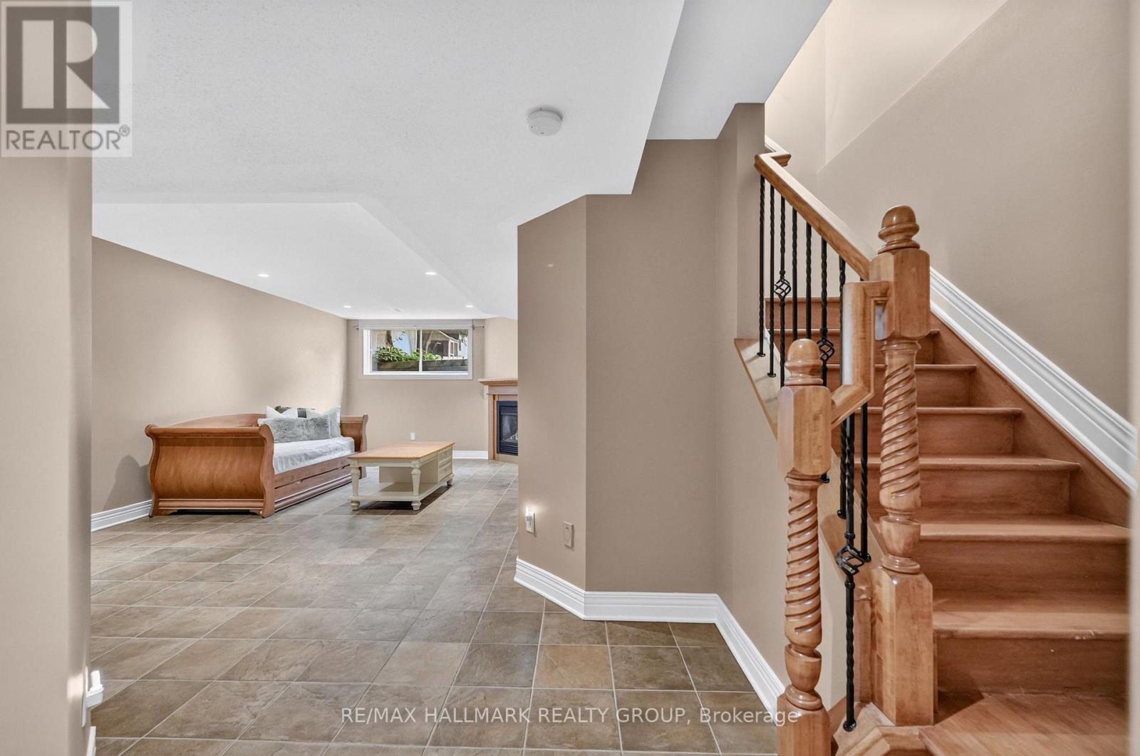 615 AQUAVIEW DRIVE - 27