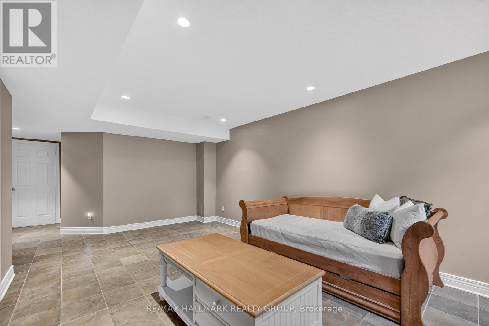 615 AQUAVIEW DRIVE - 29