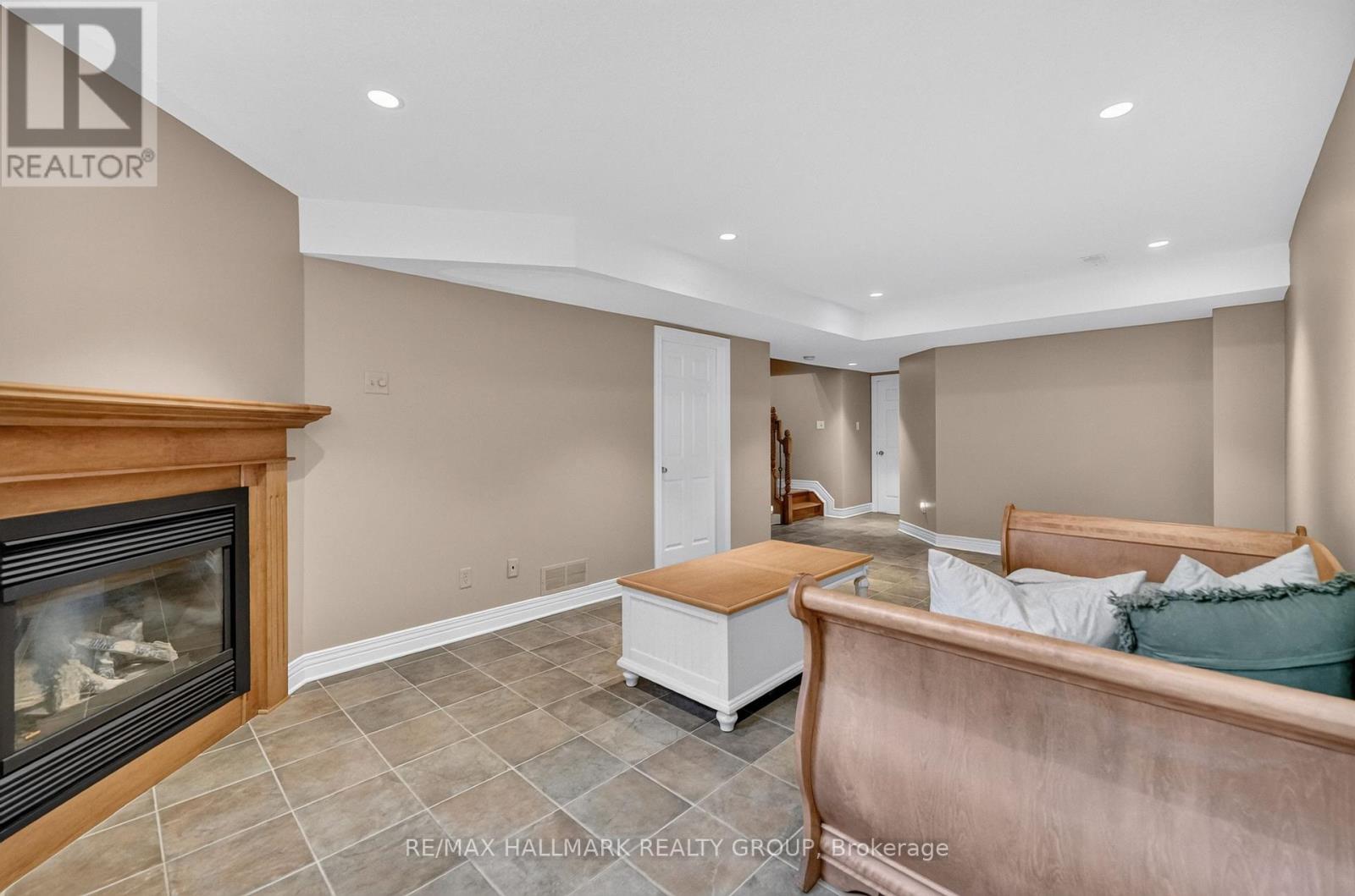 615 AQUAVIEW DRIVE - 30