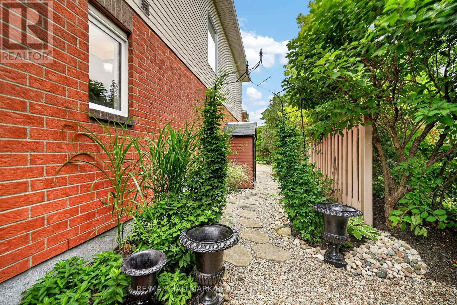 615 AQUAVIEW DRIVE - 31