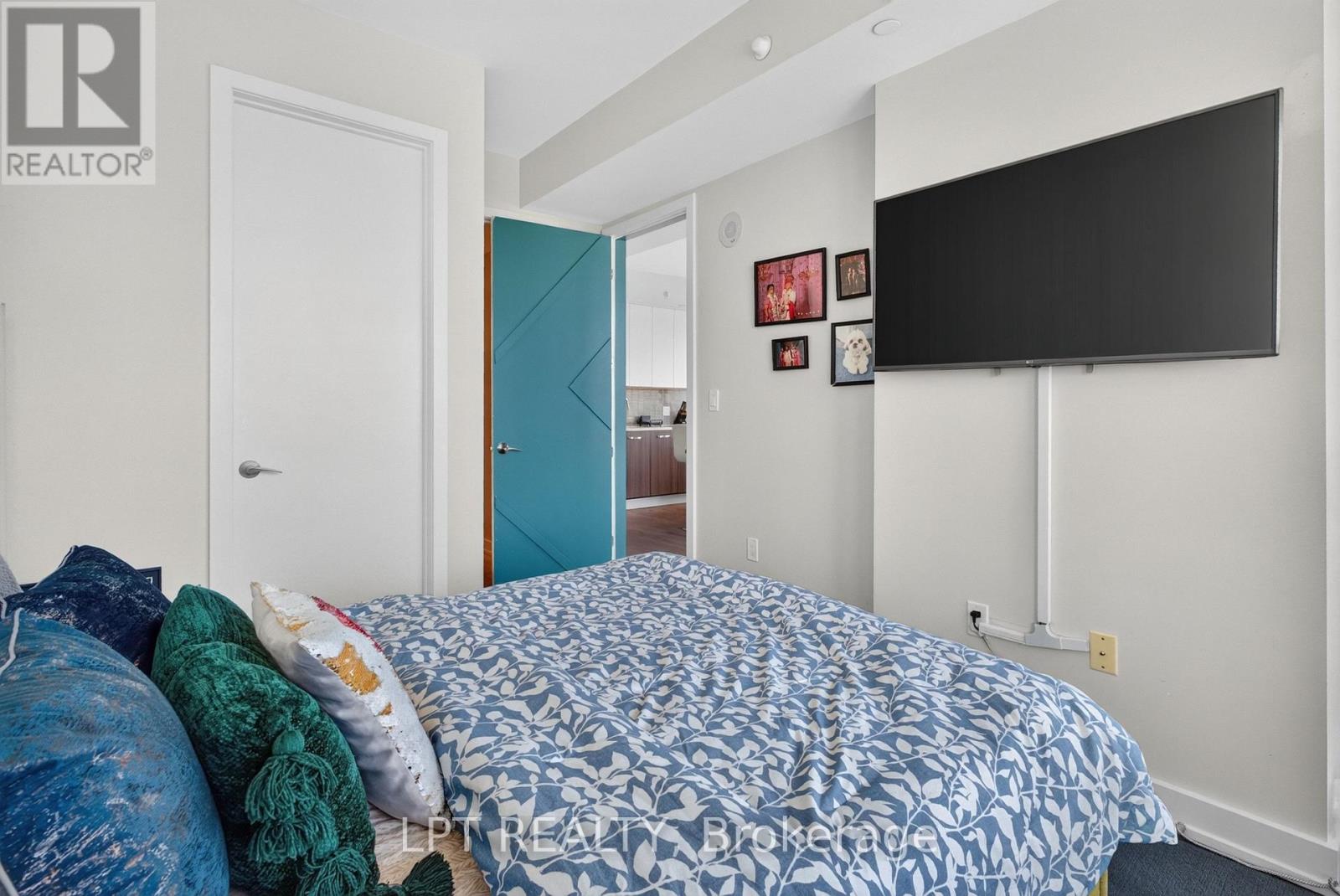 #307 111 CHAMPAGNE AVENUE S - 10