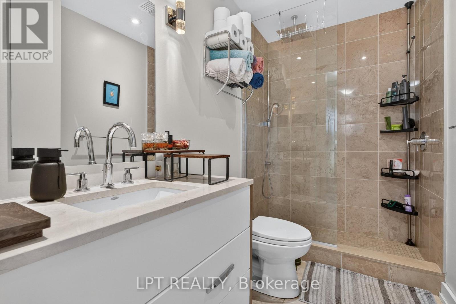 #307 111 CHAMPAGNE AVENUE S - 17