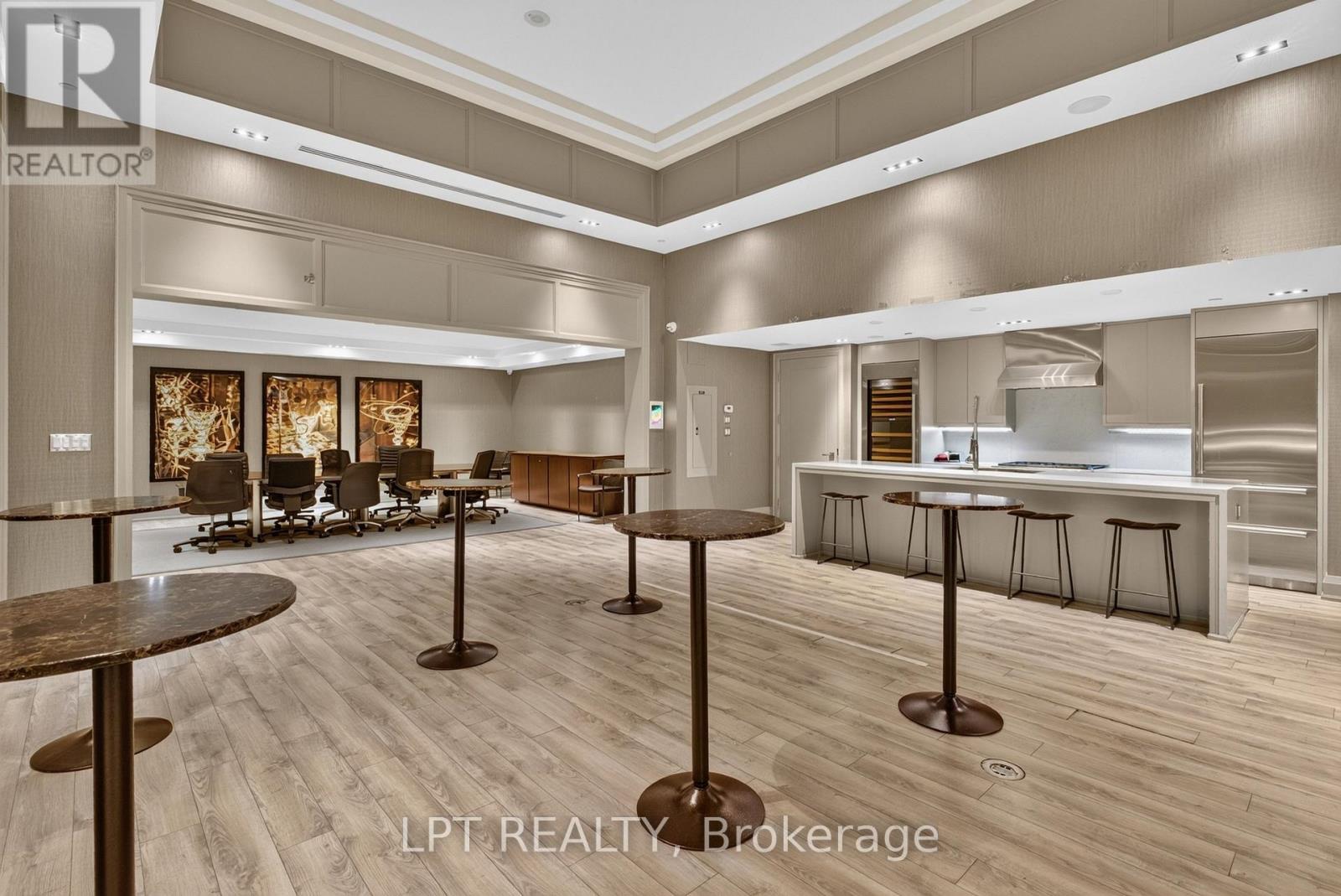 #307 111 CHAMPAGNE AVENUE S - 31