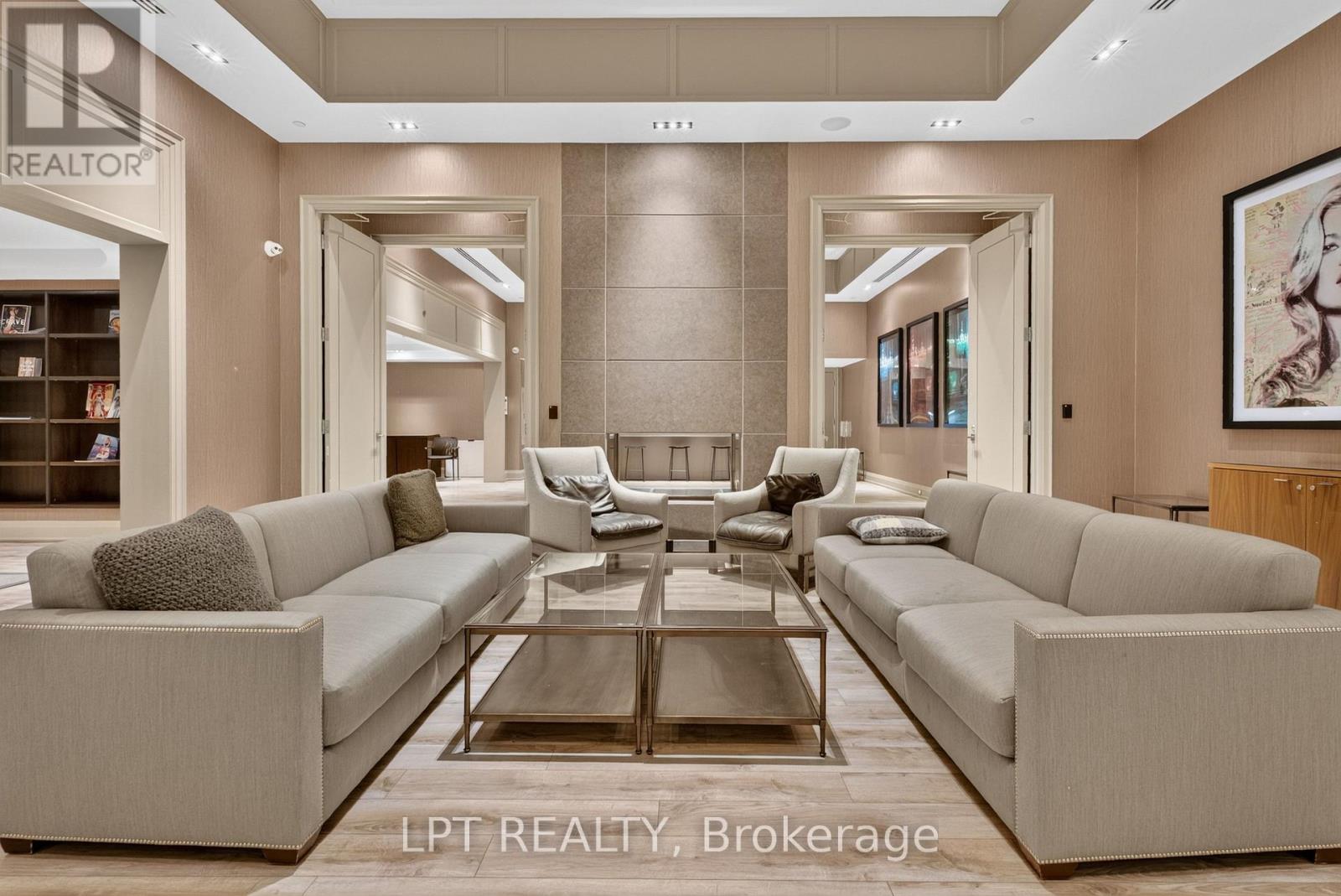 #307 111 CHAMPAGNE AVENUE S - 26