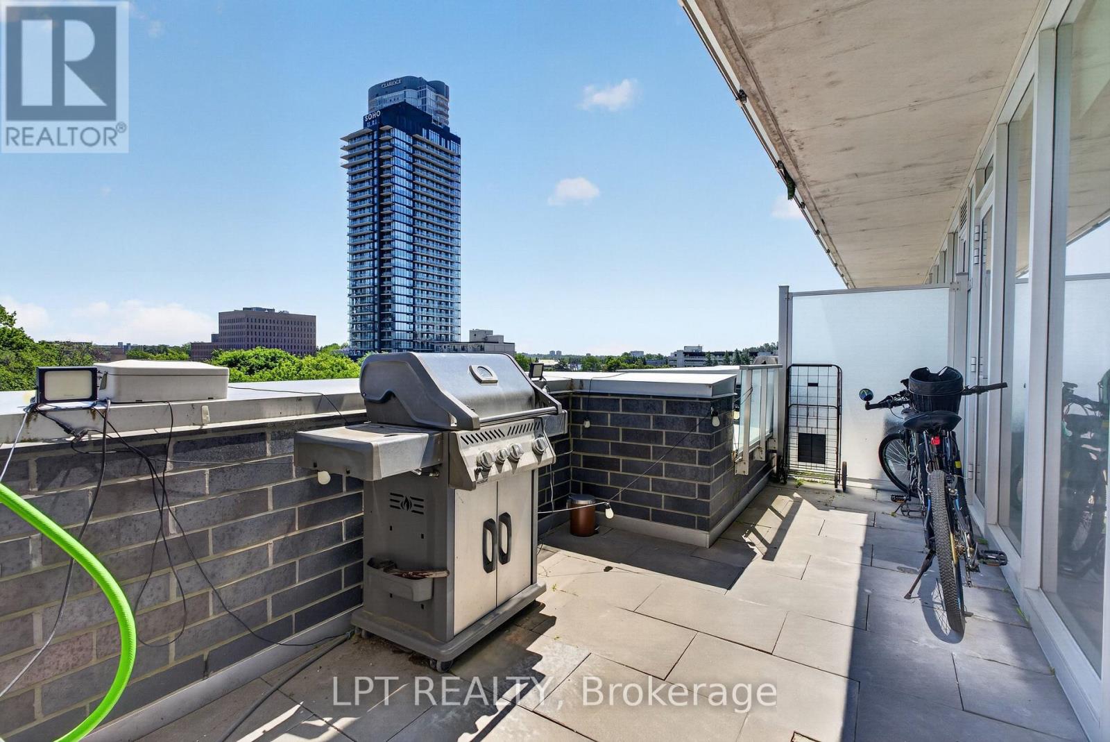 #307 111 CHAMPAGNE AVENUE S - 39