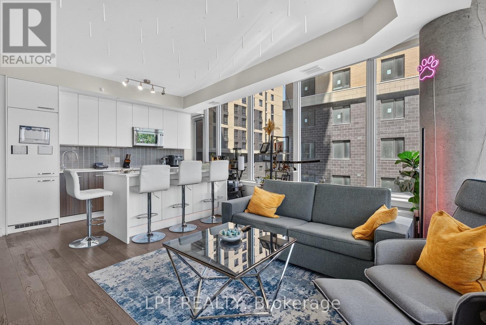 #307 111 CHAMPAGNE AVENUE S - 4