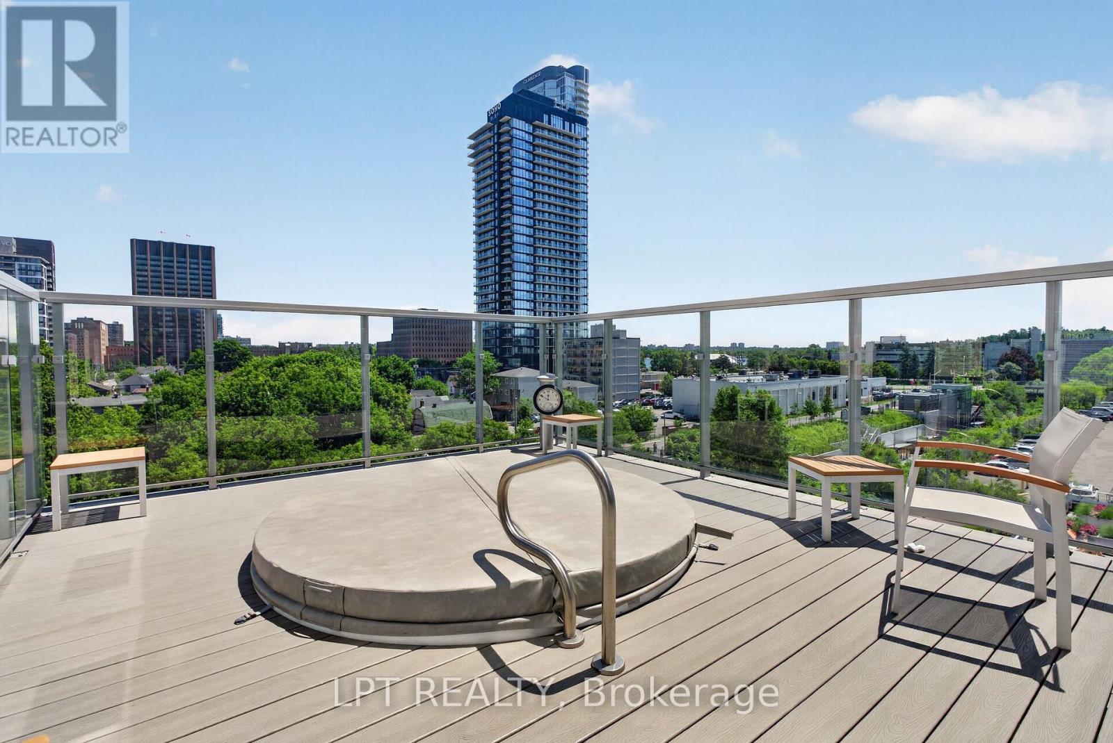 #307 111 CHAMPAGNE AVENUE S - 43