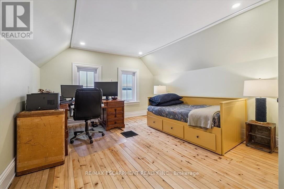110 CREAM STREET - 23