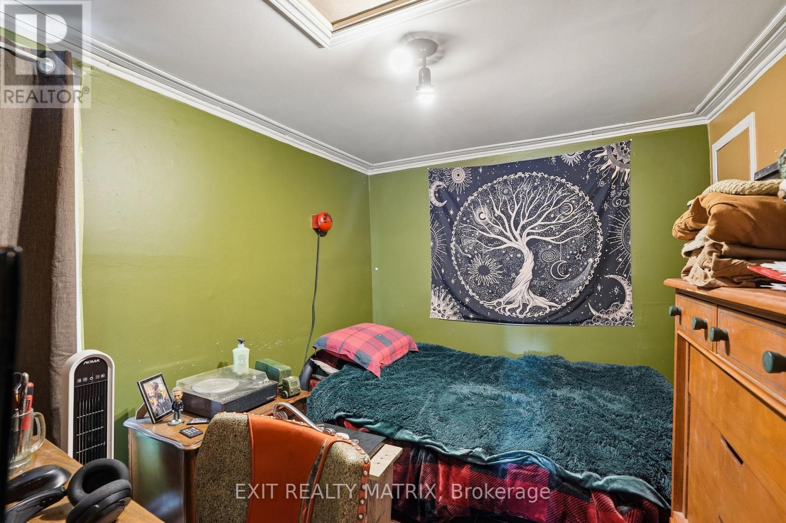 10 PETER STREET - 16