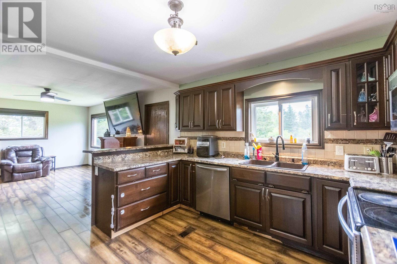 988 Highway 204 - 10