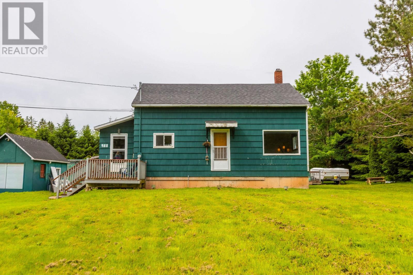 988 Highway 204 - 2