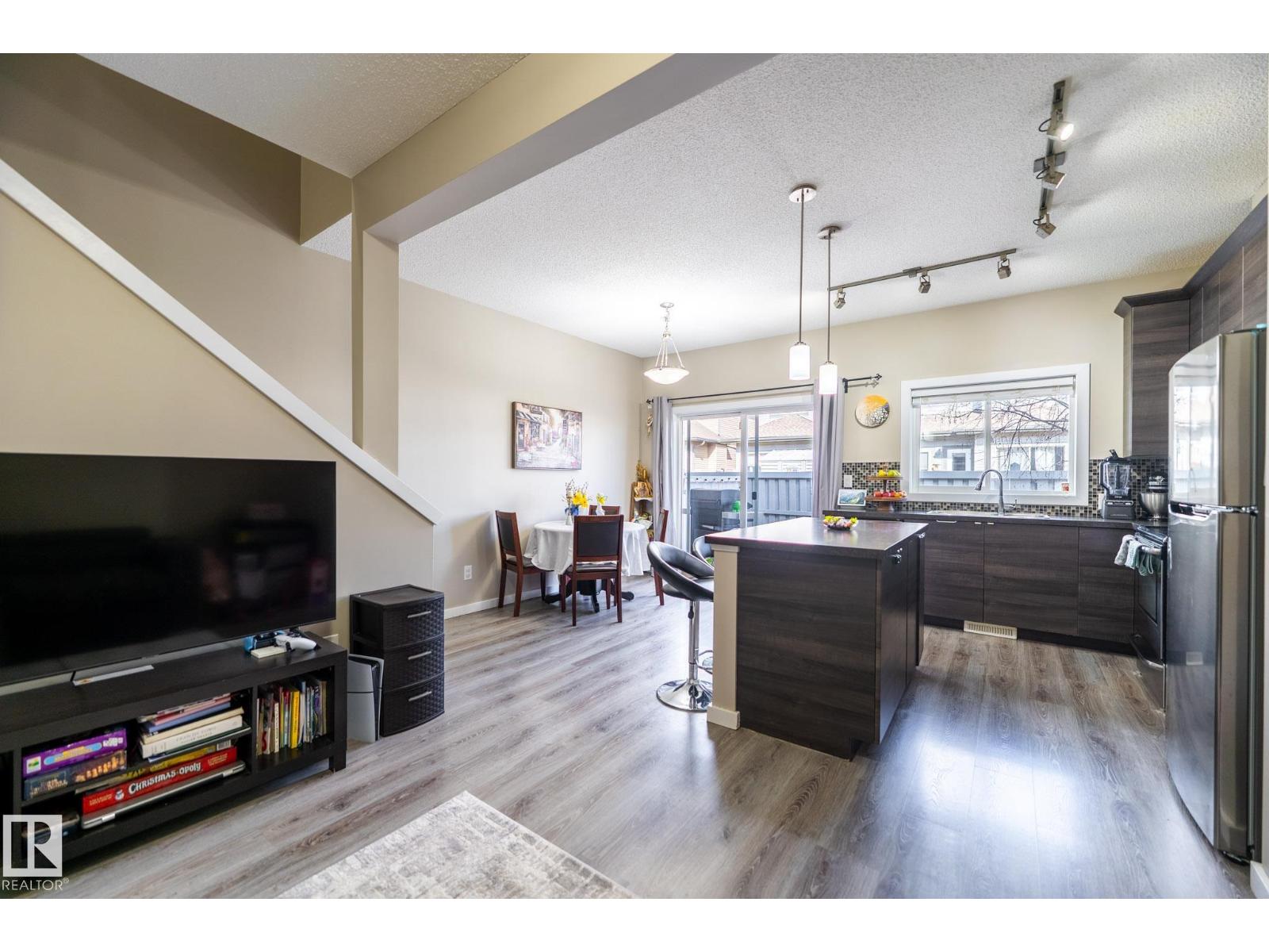 #4 3710 ALLAN DR SW - 4