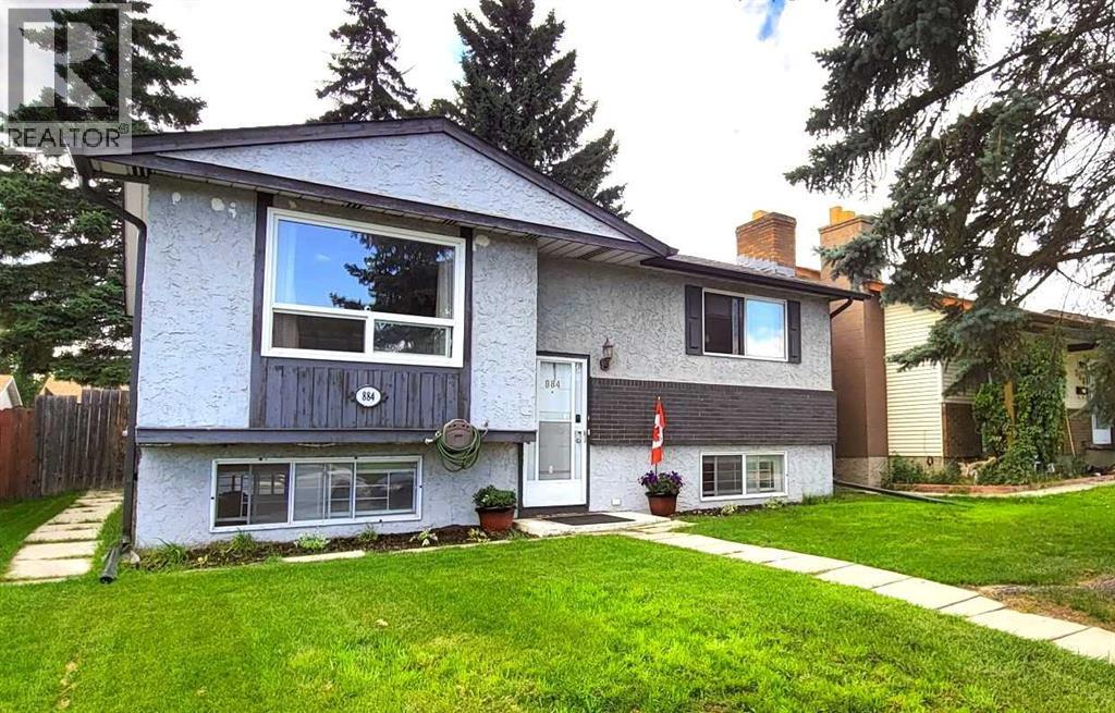 884 Rundlecairn Way NE - 1
