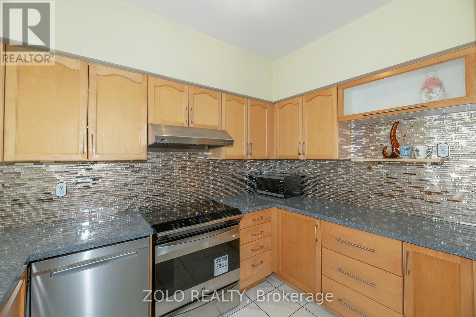 #26 23 OBSERVATORY LANE - 11