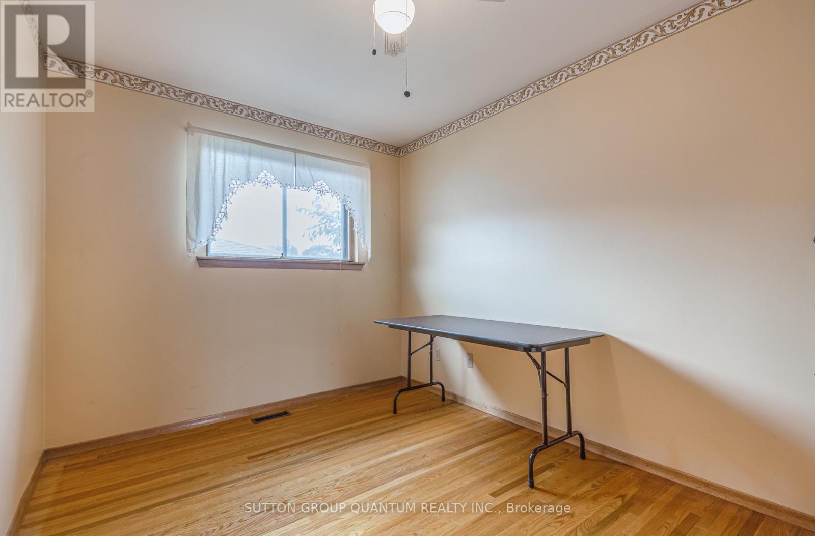 754 EAGLEMOUNT CRESCENT - 27