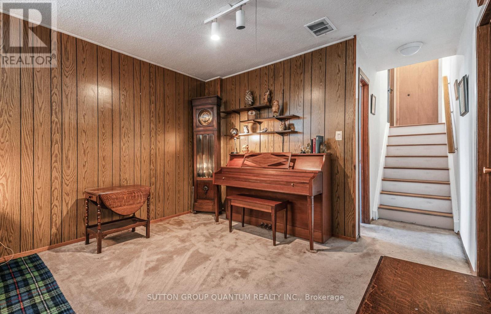 754 EAGLEMOUNT CRESCENT - 32