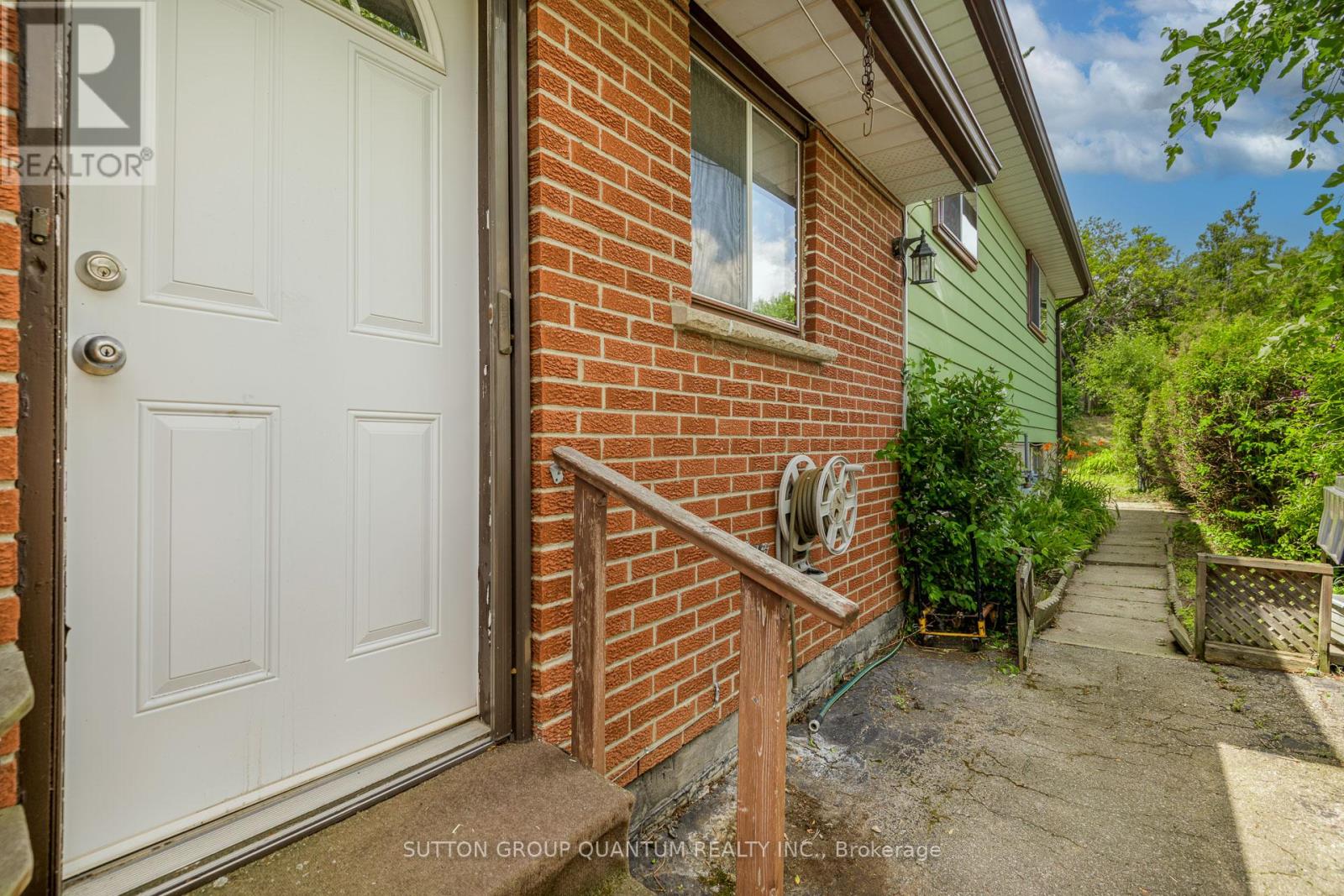 754 EAGLEMOUNT CRESCENT - 41