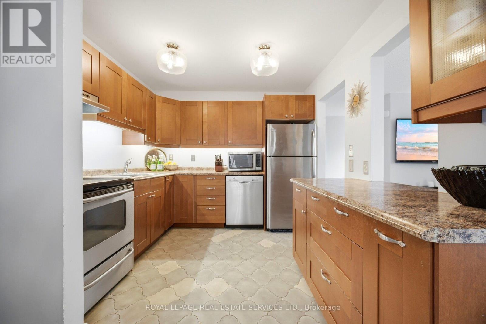 #3 649 FRANCIS ROAD - 10