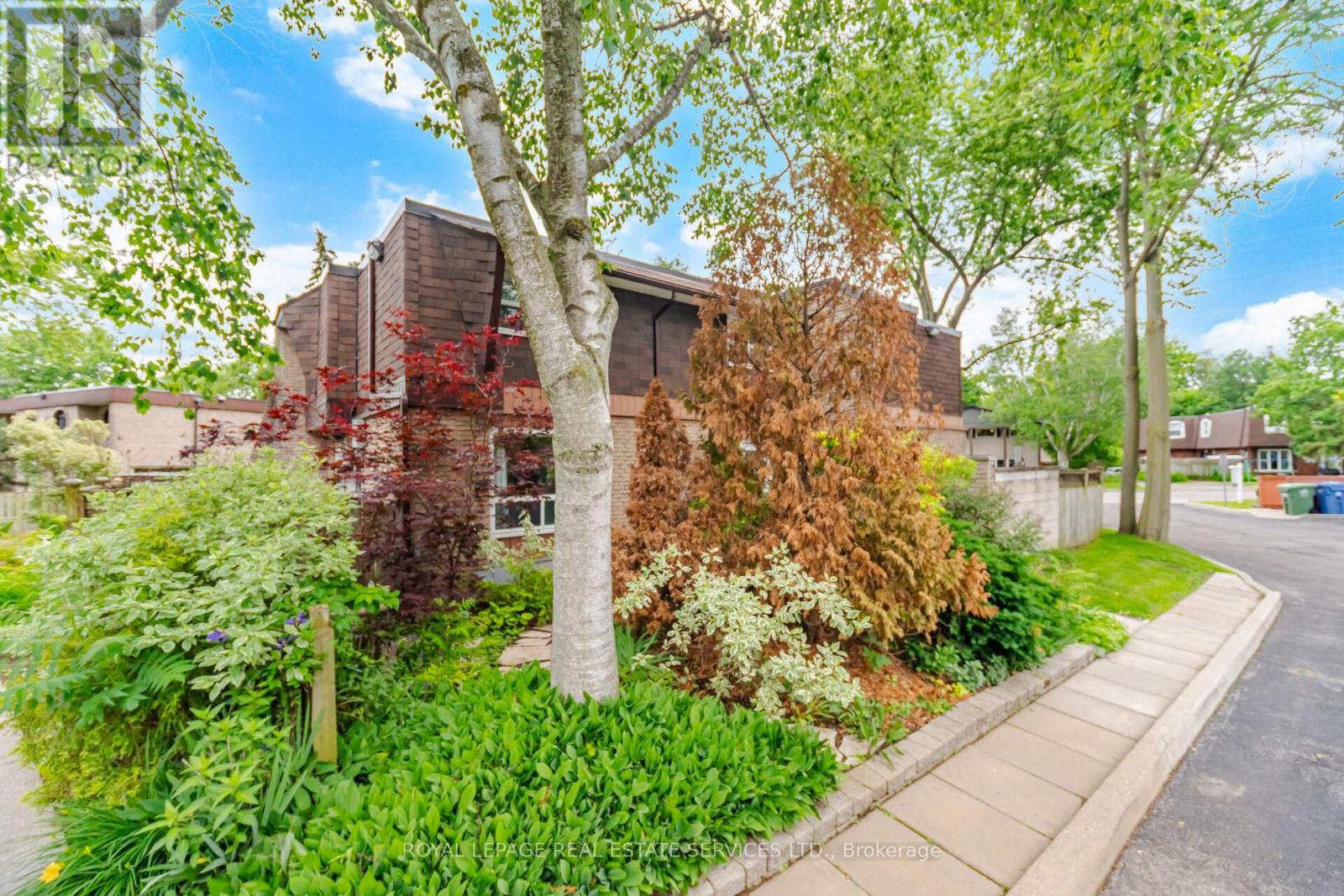 #3 649 FRANCIS ROAD - 26