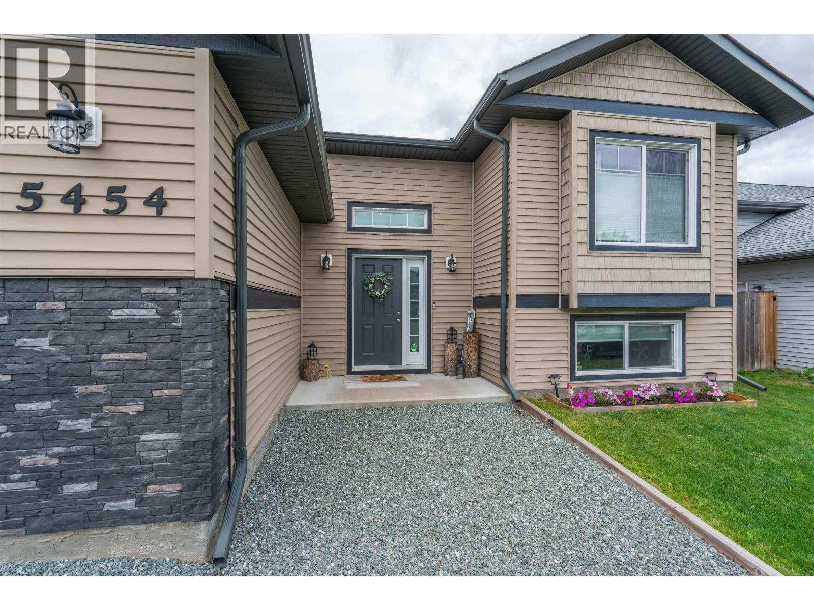 Kitchen of 5454 WOODVALLEY DRIVE · Prince George, BC