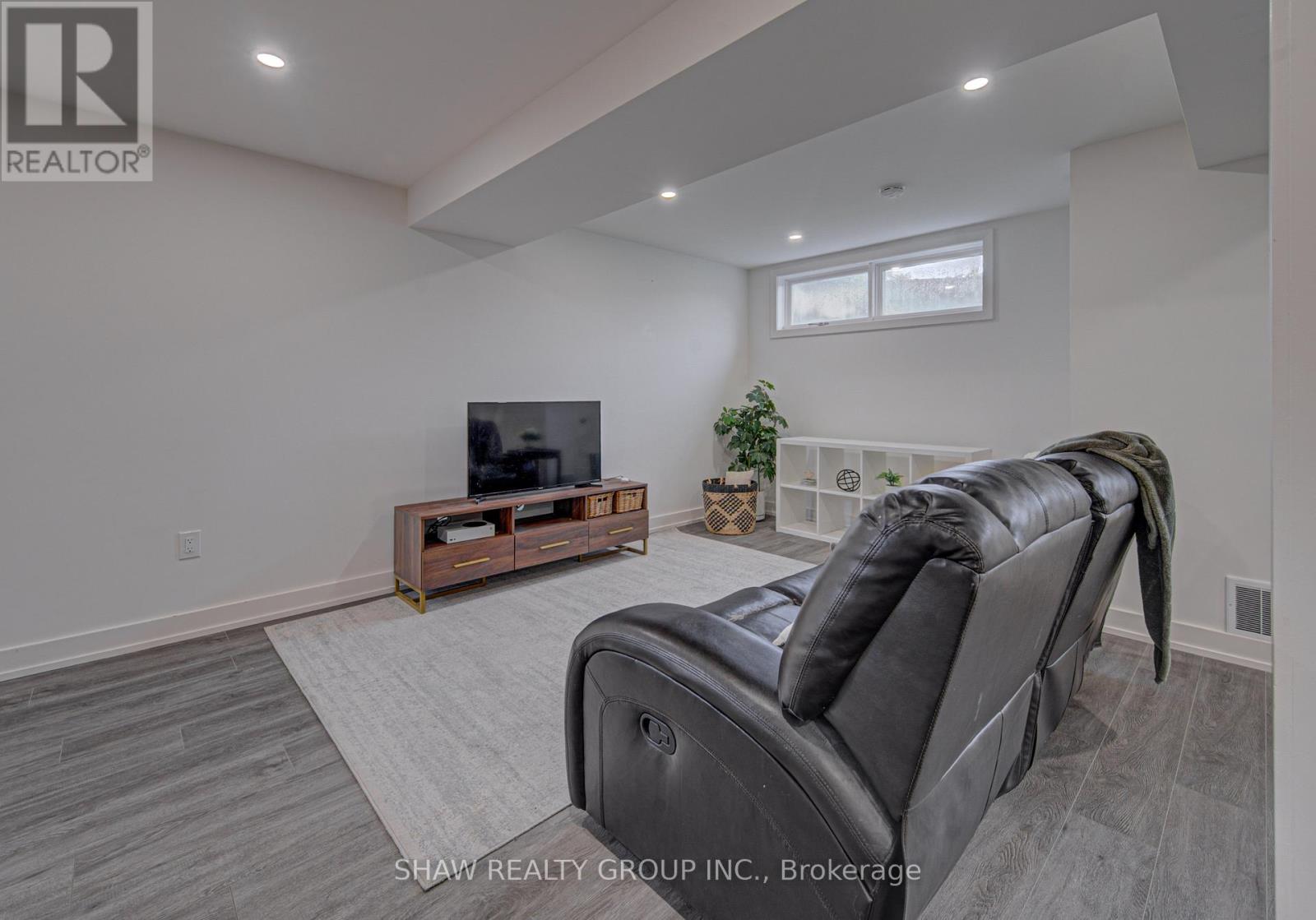 128 POLLOCK AVENUE - Image 30