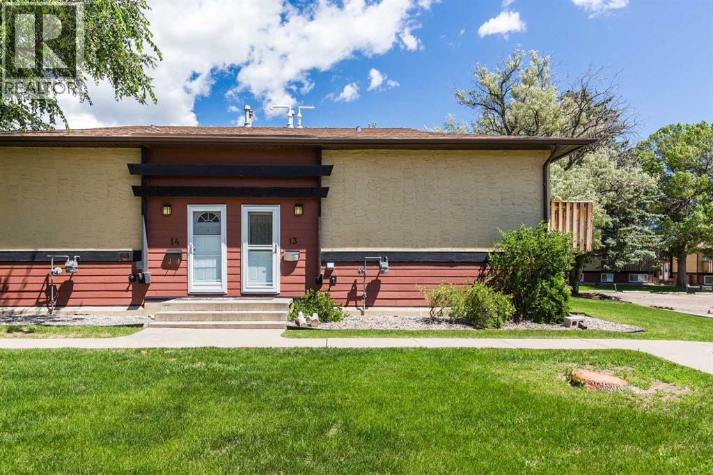 #13 5 Acadia Road W - 2