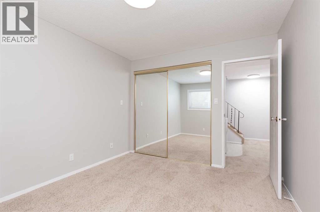 #13 5 Acadia Road W - 17