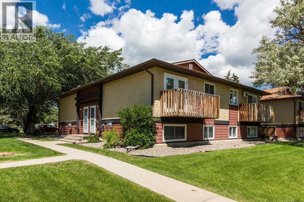 #13 5 Acadia Road W - 1