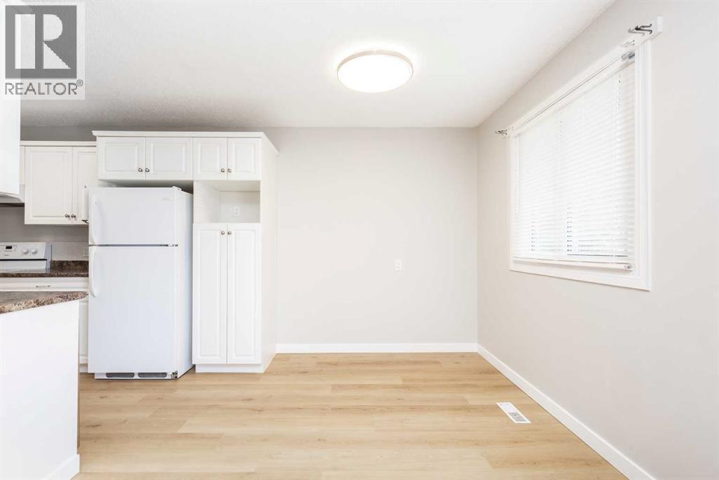 #13 5 Acadia Road W - 9