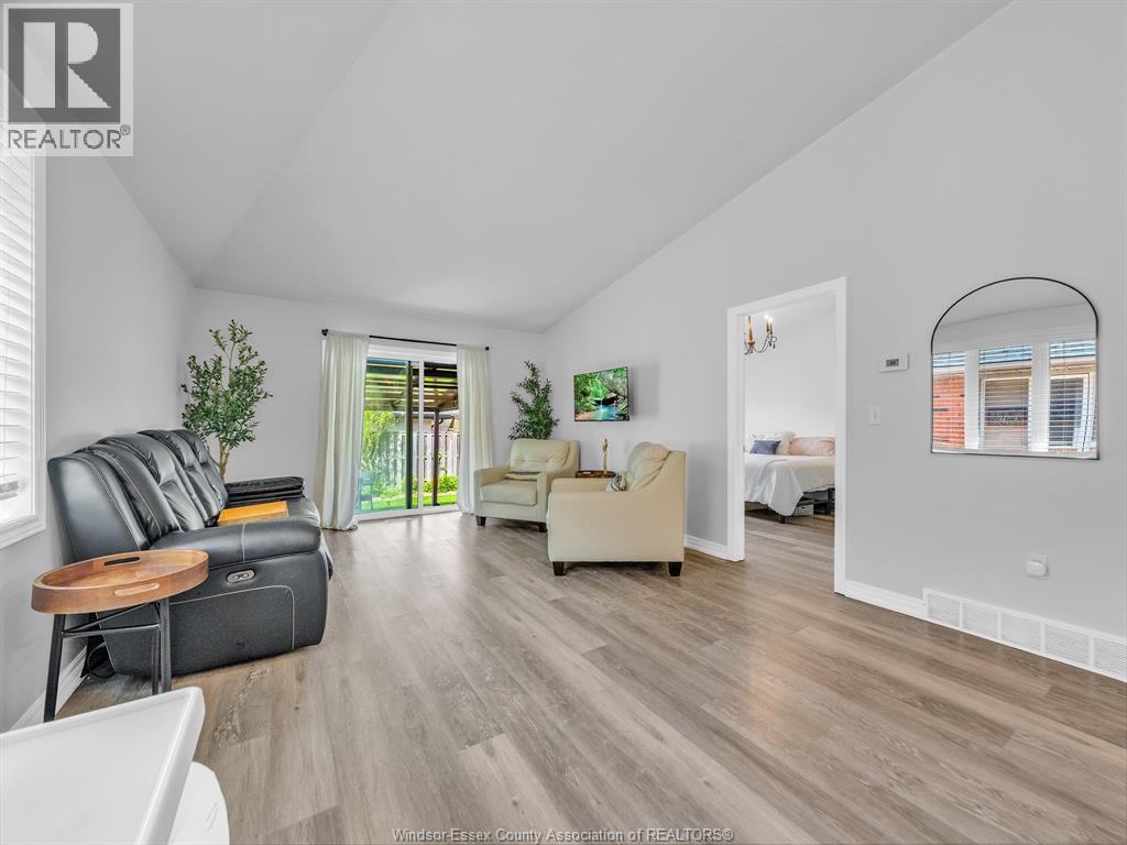 3723 PRAIRIE COURT - 21