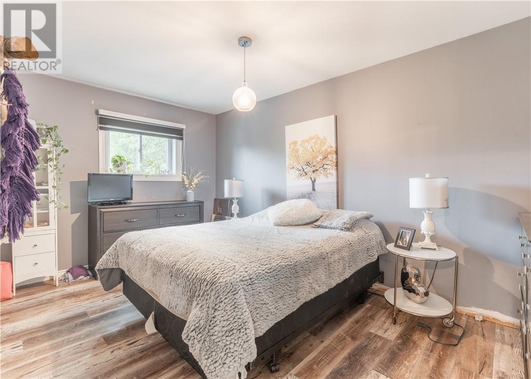 401 Denis Crescent - 10